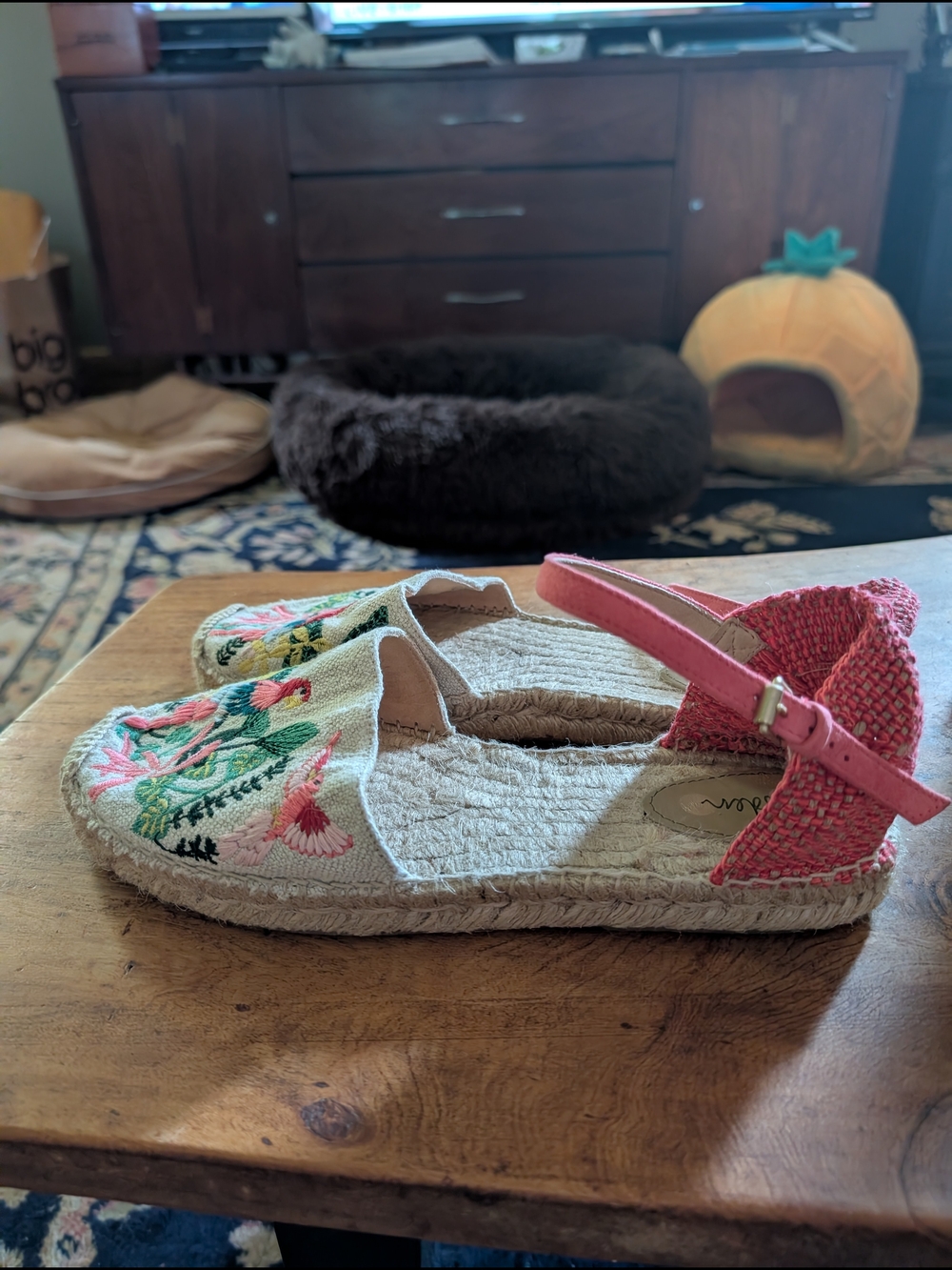 NWOT Espadrille Floral Parrot Embroidered Sandals - Picture 5 of 7